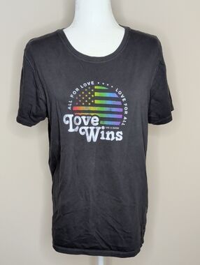 Life Is Good Black Tee with Rainbow 'Love Wins' Graphic Size XL